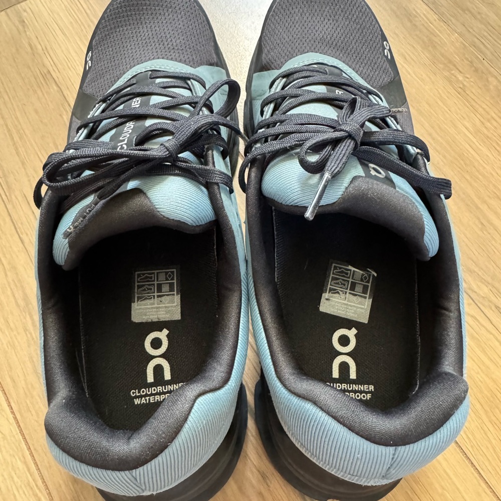 On Running Cloudventure Black and Blue Shoes - Picture 4 of 11